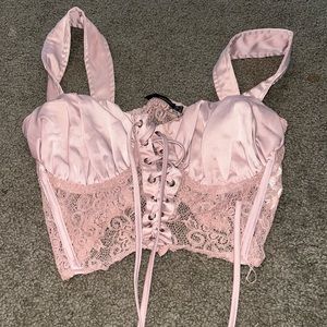 Pretty little thing Crop top!!